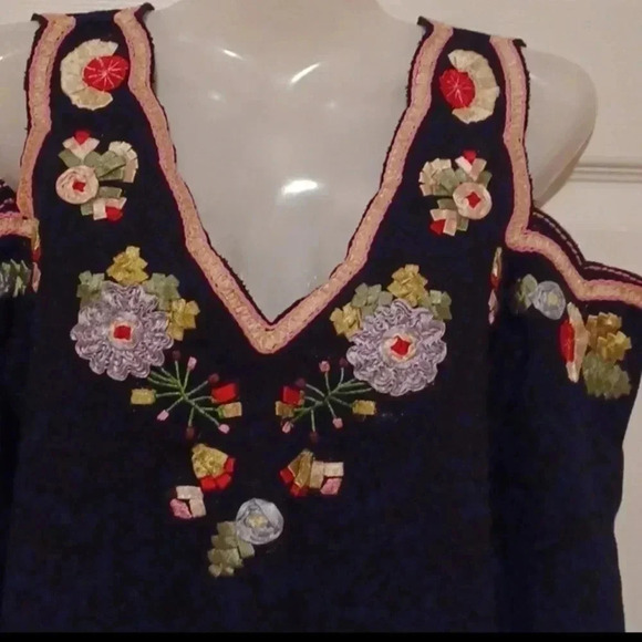 🌹Gorgeous cold shoulder sweater - Picture 4 of 8